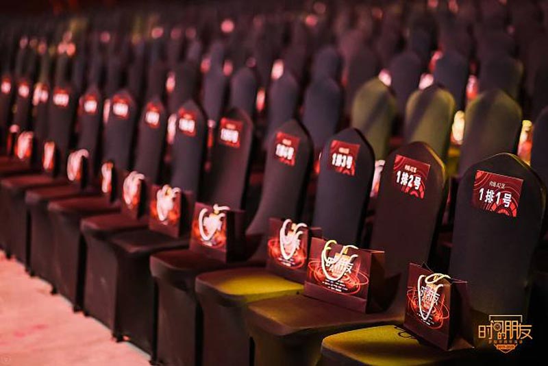 會議中椅子上貼嘉賓座位帖怎么貼？